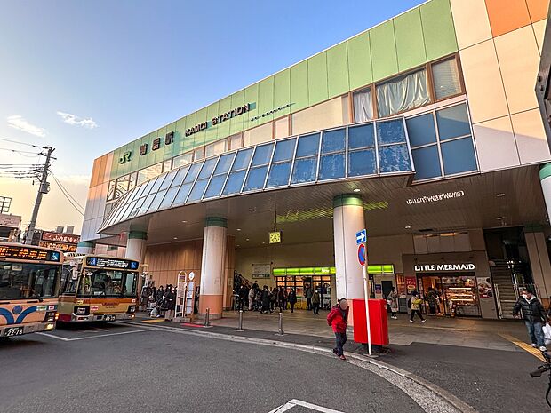 JR横浜線『鴨居』駅　1600m　快速電車が停車する駅です。駅の周りにはお手ごろ価格で美味しい居酒屋が揃っています。 