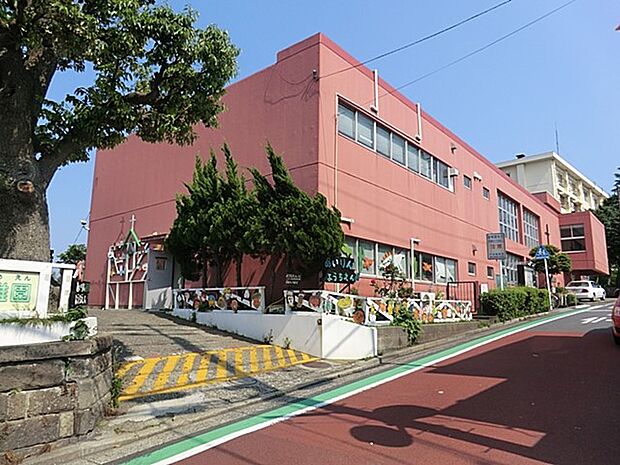 横浜愛隣幼稚園　300m　キリスト教精神に基づいた保育・遊びを通して、互いに「育ち合う」機会をとても大切にしている幼稚園。   