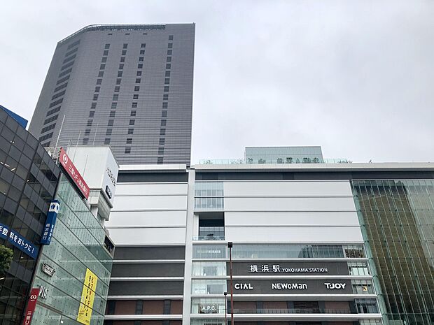JR・私鉄各線「横浜」駅　960m　ビジネス・ショッピング・観光においても中心的役割を担う駅。 