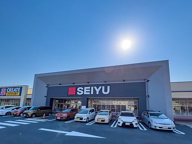 西友阿久和店　850m　24時間営業が嬉しい、お馴染みのスーパー。お車でのご利用も便利ですね。 