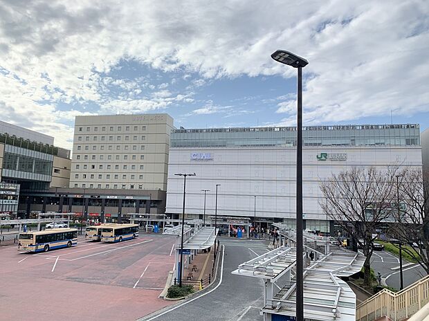 ＪＲ京浜東北線「鶴見」駅　2500m　横浜駅までの所要時間は約12分。駅ビルCIAL鶴見はショッピングやグルメが楽しめます。 