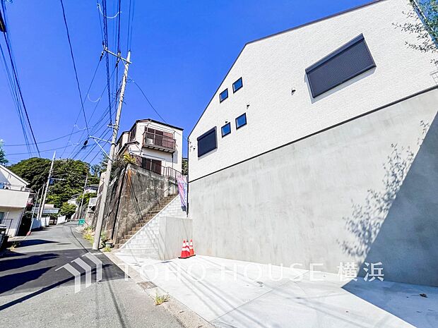 生活利便に優れた住環境に立地し、ゆとりある生活が送れます。