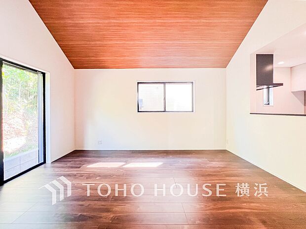 開放感あるリビングダイニング。ご家族とのんびりしたひと時を過ごせますね。