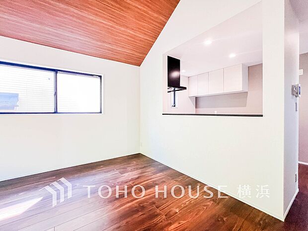 話に夢中になりすぎて、ついつい時を忘れてしまう。そんな束の間の幸せを感じさせてくれる場所。