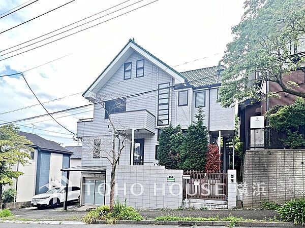 帰宅されるご家族や訪れる方を優しく迎え、安らぎに満ちた生活空間を予感させてくれます。