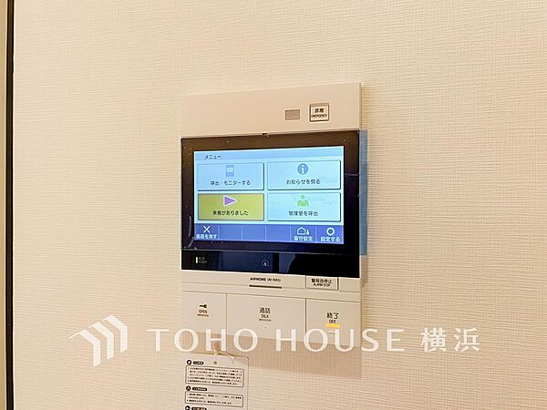 誰が来てもわかる様にモニター付きインターホンを設置。快適と安らぎを合わせた優しい設計。