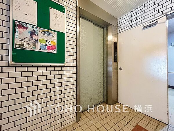 大きな荷物やお買い物帰りの重い荷物にも安心のエレベーター。