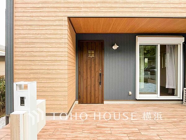 お住まいの顔となる玄関。住まう方のプライドを満たすクオリティを備えています。
