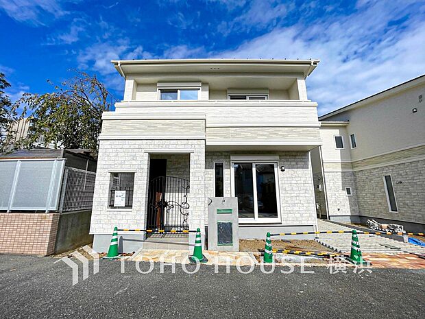 お住まいの顔となる玄関。住まう方のプライドを満たすクオリティを備えています。（A棟）