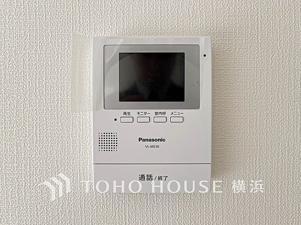 誰が来てもわかる様にモニター付きインターホンを設置。快適と安らぎを合わせた優しい設計。 （A棟）