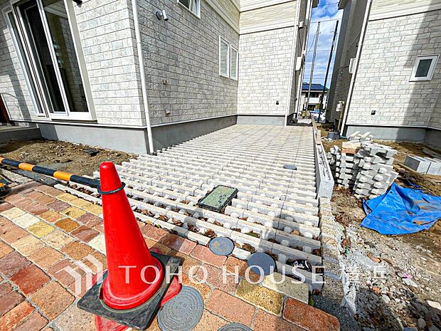 敷地内に駐車スペースがあると、日々の暮らしのをスムーズに運ぶ事が出来ます。（A棟）