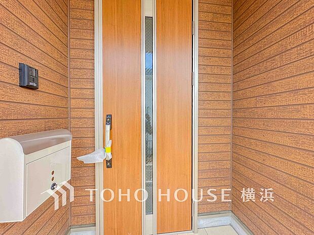 お住まいの顔となる玄関。住まう方のプライドを満たすクオリティを備えています。 