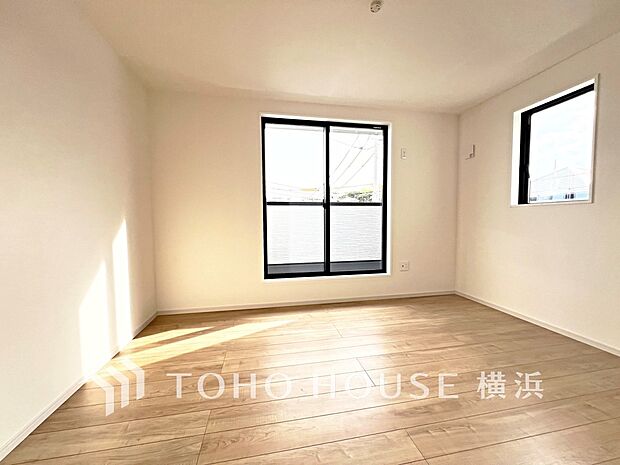 一日の疲れをいやしてくれる寝室。時を忘れて過ごす場所として過ごせるお部屋。(2号棟)