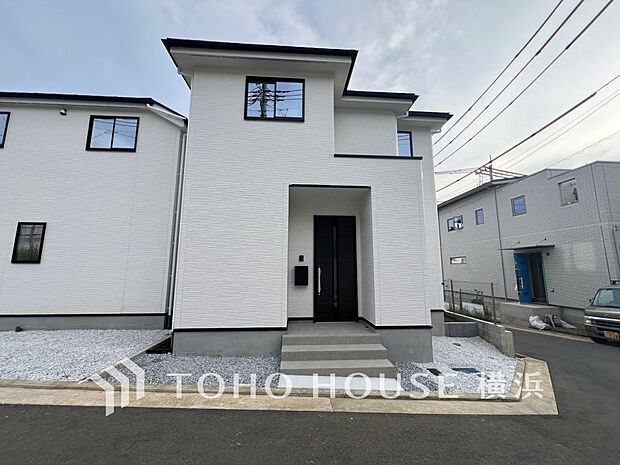 お住まいの顔となる玄関。住まう方のプライドを満たすクオリティを備えています。 