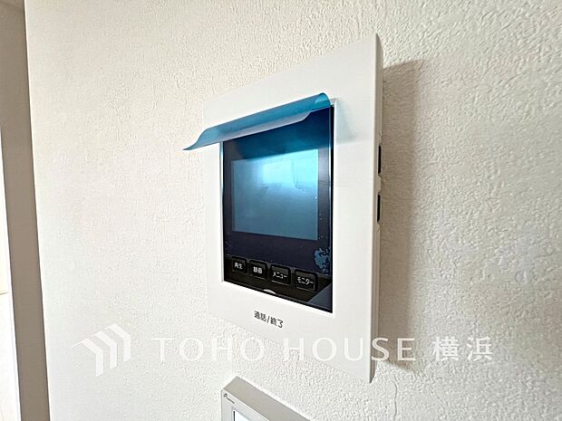 誰が来てもわかる様にモニター付きインターホンを設置。快適と安らぎを合わせた優しい設計。 