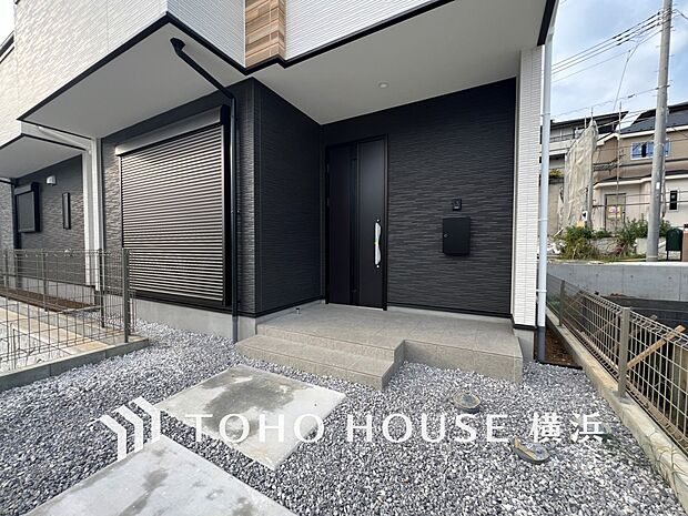 お住まいの顔となる玄関。住まう方のプライドを満たすクオリティを備えています。