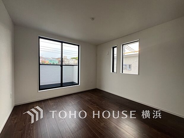 一日の疲れをいやしてくれる寝室。時を忘れて過ごす場所として過ごせるお部屋。