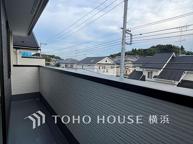 心地よい陽射しや暖かな風を楽しむことが出来るバルコニー。