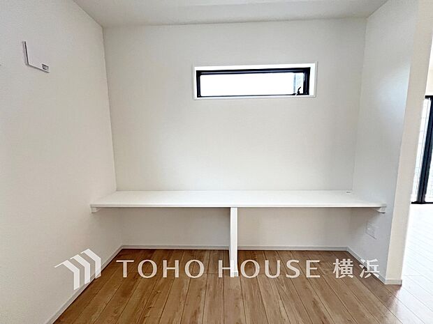 ちょっとしたデスクワークにもマルチに利用可能なワークスペース。（2号棟）