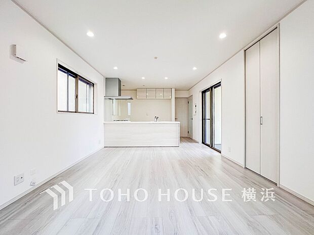 対面キッチンでリビングのご家族と会話を楽しみながらお料理できます。