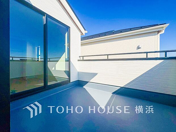 心地よい陽射しや暖かな風を楽しむことが出来るバルコニー。