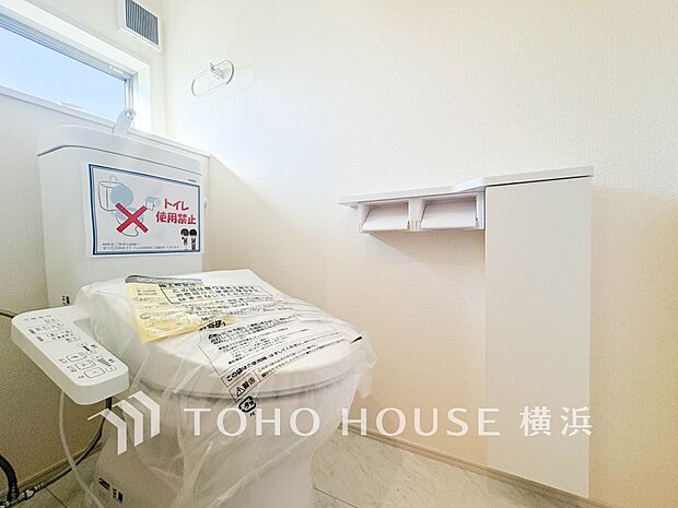 換気と明るさに配慮した、清潔感溢れるトイレ。落ち着いた空間で安らぎのひとときをお過ごしいただけます。