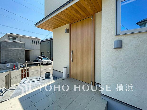 デザイン性の高いエントランスは、住む方のプライドを満たすクオリティ。