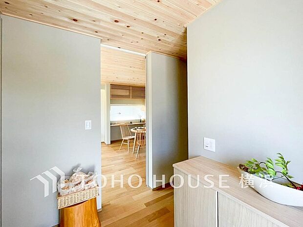 帰り着くたびに洗練されたテイストの空間に迎えられ誇りと喜びを感じる玄関まわりです。