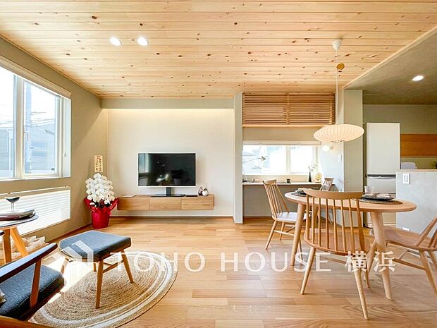 あたたかい日差しがたっぷり降り注ぐLDKは自然と家族の顔があかるい笑顔に。