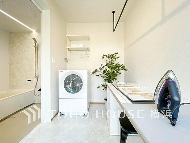 ドラム式洗濯機を配置しても十分なスペースを確保した設計となっております。