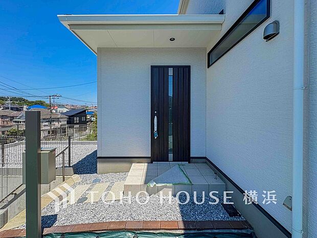 お住まいの顔となる玄関。住まう方のプライドを満たすクオリティを備えています。