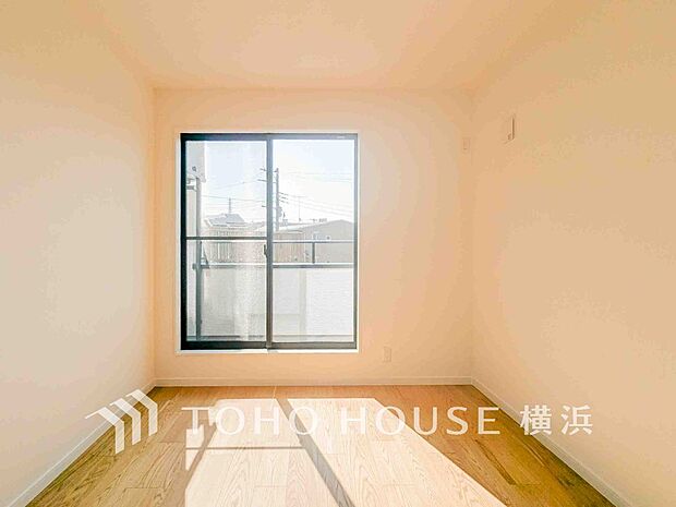 感性を育むプライベートルームはシンプルでスマートな空間。