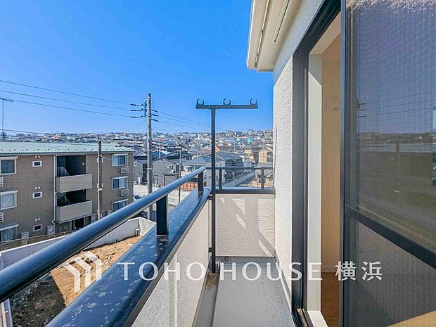 心地よい陽射しや暖かな風を楽しむことが出来るバルコニー。