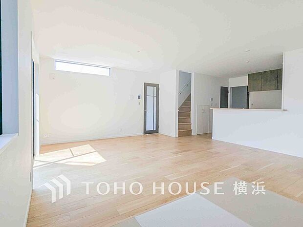 忙しい朝でも、しっかり家族が揃って食事をして頂けるゆとりある大きさのダイニングスペース。