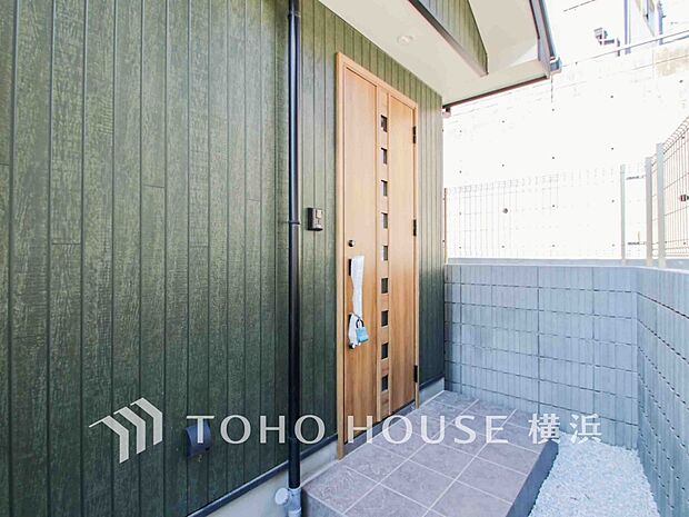 デザイン性の高いエントランスは、住む方のプライドを満たすクオリティ。