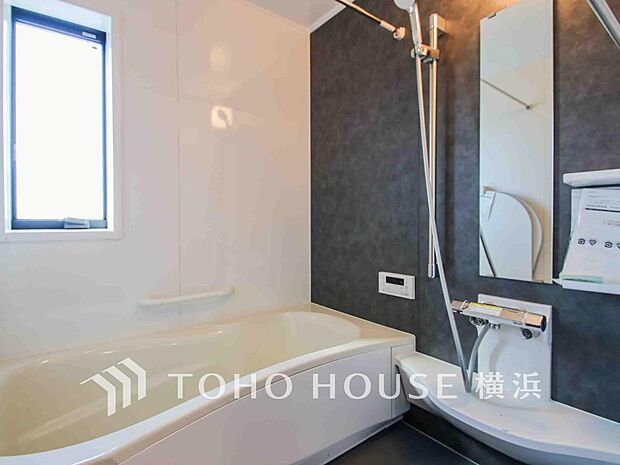 一日の疲れが癒される優雅な時間を堪能できるゆとりあるバスルームです。