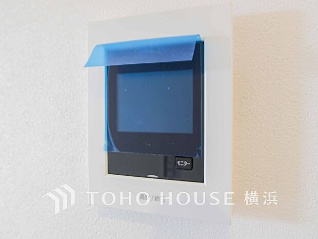 誰が来てもわかる様にモニター付きインターホンを設置。快適と安らぎを合わせた優しい設計。