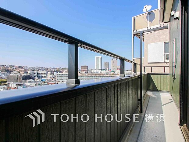 心地よい陽射しや暖かな風を楽しむことが出来るバルコニー。