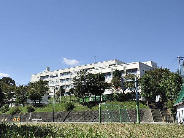 横浜市立上大岡小学校 1000m