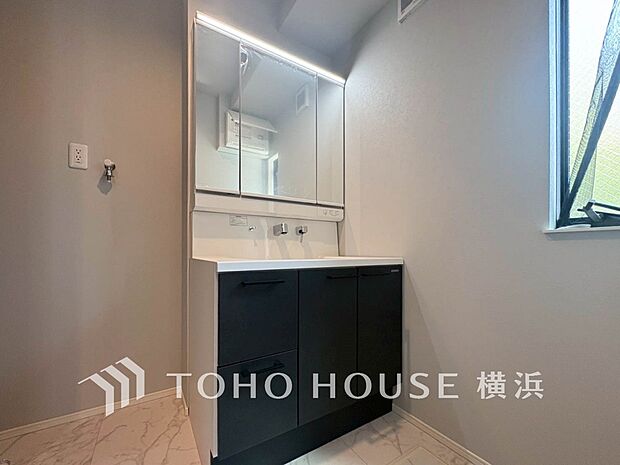 一日の始まりと終わりを心地よく演出してくれる、多彩な機能が備えられたパウダールーム。（6号棟）