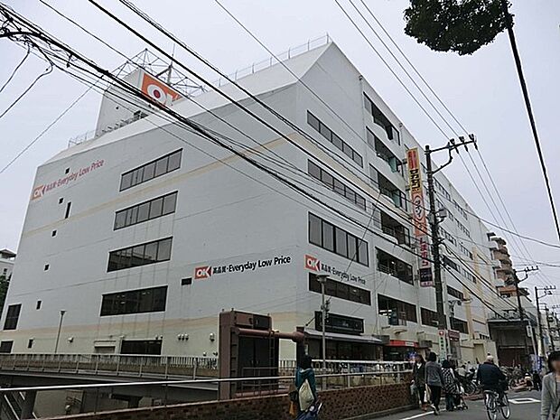 オーケー藤沢店　400m　関東圏を中心にお値打ち価格の商品を取り扱うと話題のお店。週末にまとめ買いもいいですね。 