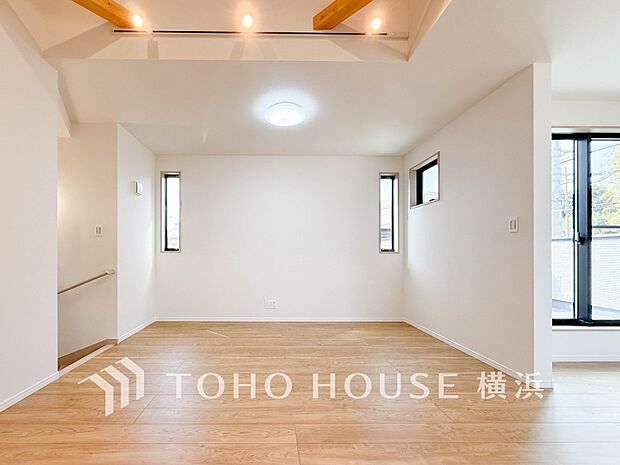 和やかで洗練された空間の演出。寛ぎとコミュニケーションを育む居心地のよい場所。