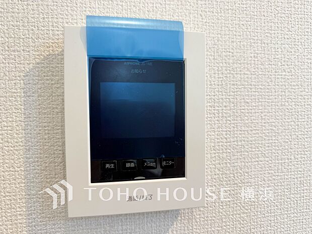 誰が来てもわかる様にモニター付きインターホンを設置。快適と安らぎを合わせた優しい設計。