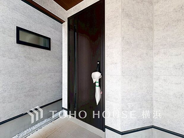 帰宅されるご家族や訪れる方を優しく迎え、安らぎに満ちた生活空間を予感させてくれます。