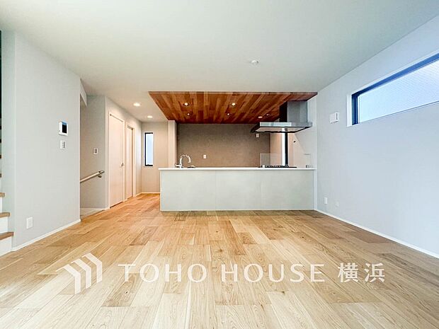 家族と過ごす時間を大切にしたい方にぴったりの明るくゆとりある住空間です。（4号棟）