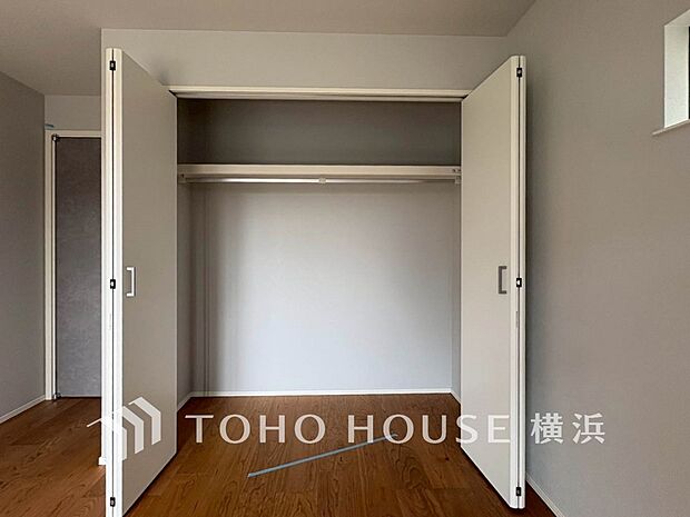 たっぷりとした収納スペース。荷物の多いご家族も安心です。（2号棟 