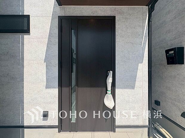 帰宅されるご家族や訪れる方を優しく迎え、安らぎに満ちた生活空間を予感させてくれます。