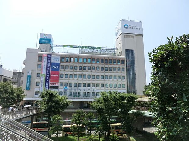 Odakyu 湘南 GATE　700m　藤沢駅南口のショッピングセンター。ショッピングからレストラン＆カフェなど様々な店舗が充実しています。 