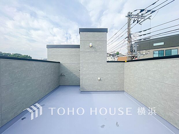 お部屋にも爽やかな風と暖かく柔らかな日差しが差し込み、毎日の暮らしを豊かに彩ります。（5号棟）