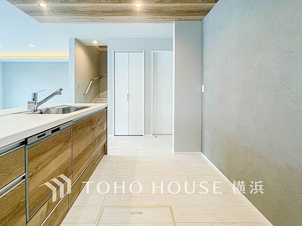 快適な日常を支える機能性と強さがひとつになったキッチンです。(5号棟)